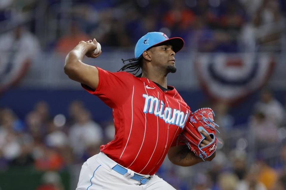 Miami Marlins starting pitcher Edward Cabrera (27) delivers a pitch during the first inning against the New York Mets at loanDepot Park on Saturday, April 1, 2023.