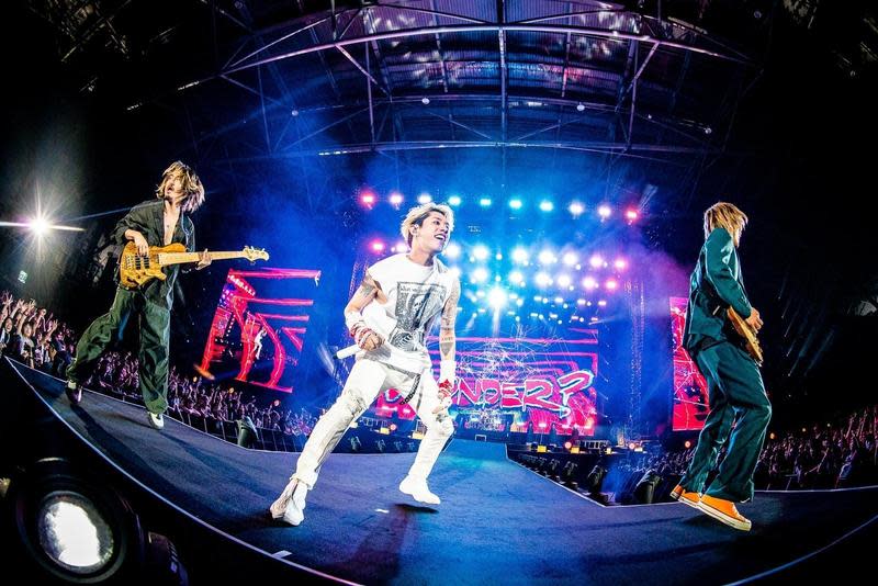 日本搖滾天團「ONE OK ROCK」週六日在台北南港展覽館開唱，嗨翻3萬歌迷。（Rui Hashimoto、雅慕斯娛樂、必應創造 B'in Live提供）