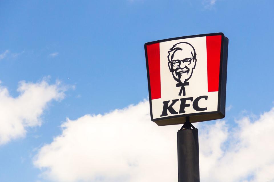 <p>"KFC gravy. Unless it's changed since the '90s, it's the bottom of the deep fryer with seasoning in it." — <a href="https://www.reddit.com/user/Happy8Day/" rel="nofollow noopener" target="_blank" data-ylk="slk:Happy8Day;elm:context_link;itc:0;sec:content-canvas" class="link "><em>Happy8Day</em></a></p><p>"At KFC, we were supposed to change the fryer oil every couple days. Our penny-pinching manager had us change it every couple weeks. We'd just skim off the 'floaters' and cover it at night." — <a href="https://www.reddit.com/r/AskReddit/comments/2ygqui/fastfood_employees_of_reddit_what_is_the_most/" rel="nofollow noopener" target="_blank" data-ylk="slk:JoeB_302;elm:context_link;itc:0;sec:content-canvas" class="link "><em>JoeB_302</em></a></p><p>"KFC: Zinger is not really that popular hence during off peak hours could be dry/stale. To know, it is a reddish dark brown color. Fresh ones are colored bright orange." — <a href="https://www.reddit.com/r/AskReddit/comments/538cuj/fast_food_employees_of_reddit_what_shouldnt_we/" rel="nofollow noopener" target="_blank" data-ylk="slk:eyeshadowgunk;elm:context_link;itc:0;sec:content-canvas" class="link "><em>eyeshadowgunk</em></a></p>