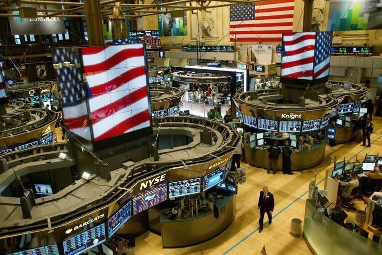 Traders work the floor of the New York Stock Exchange at the end of the trading day on January 24, 2013 in New York City. The US economy contracted at a rate of 0.1 percent in the fourth quarter, according to the government's first estimate Wednesday