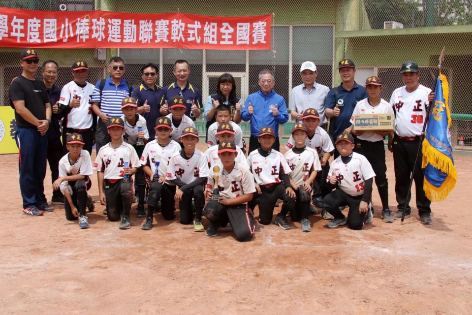 高雄中正擊敗竹市東園奪第五冠。（學生棒聯提供）