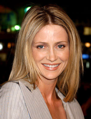 Kelly Rowan at the Hollywood premiere of Warner Bros. Alexander