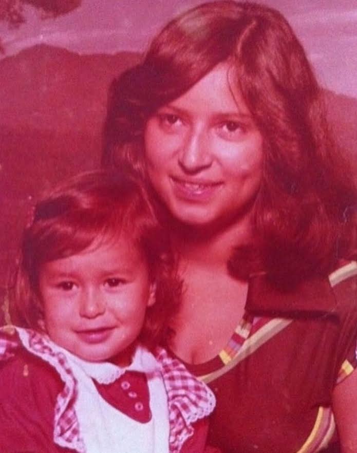 The author’s mother and sister Karina in 1977 (Photo: Courtesy of Jessica Hoppe)