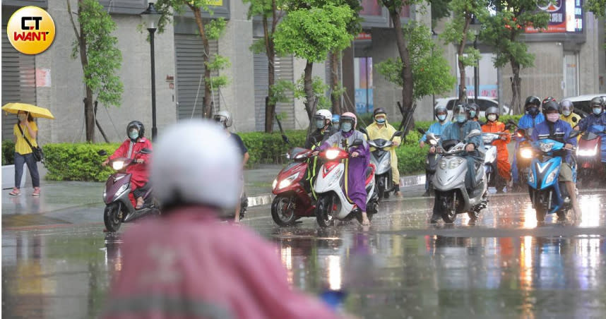 今（1日）颱風外圍環流影響，北台灣風雨逐漸增強。（示意圖／彭子桓攝）