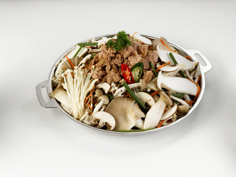 <p>Korean mushroom pot with tuna</p><p>423.9 calories</p>