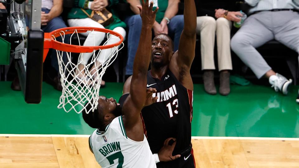 Bam Adebayo（出手者）在NBA東冠G3表現優異。（Photo by Winslow Townson/Getty Images）