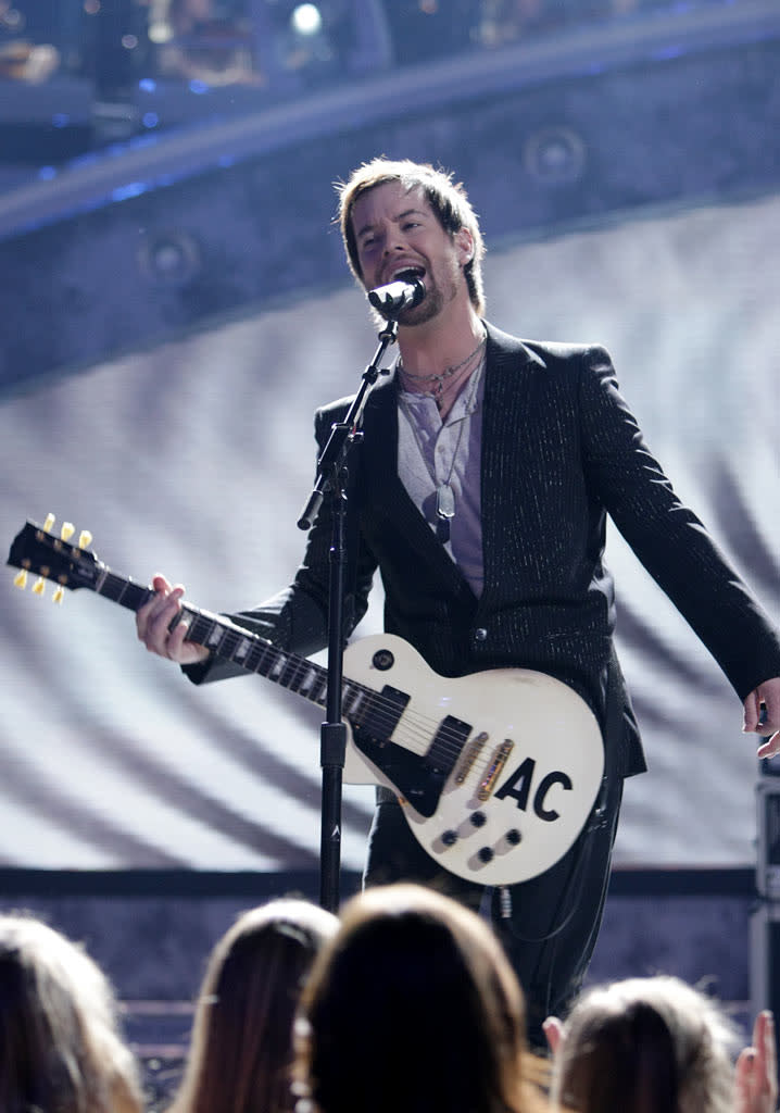 David Cook performs as one of the top 4 on the 7th season of American Idol.