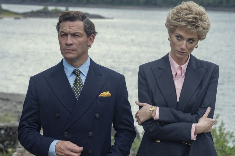 Dominic West y Elizabeth Debicki en la quinta temporada de The Crown