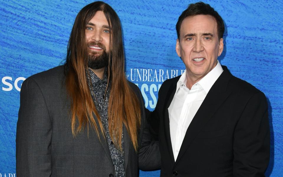 <p>Wehe, wenn sie losgelassen: Ob Hollywood-Star Nicolas Cage (rechts) inzwischen besser schlafen kann? Lange Zeit machte sein Sohn Weston (Bild) immer wieder Negativschlagzeilen. Aber mit seinen Nachwuchssorgen steht er nicht alleine da. Wir blicken auf Promi-Söhne und -Töchter, die durch hauptsächlich durch Skandale auffielen ... (Photo by JC Olivera/Getty Images) (Bild: JC Olivera/Getty Images)</p> 