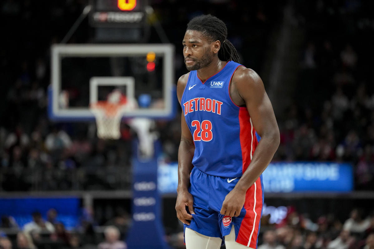 Pistons center Isaiah Stewart ejected for shoving 76ers’ Pat Beverley to the ground in 21st straight loss