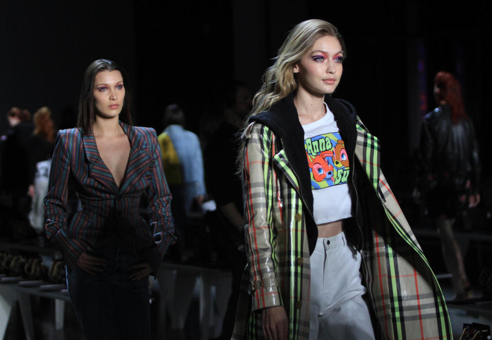 Photo by: Raoul Gatchalian/STAR MAX/IPx
2017
2/12/18
Bella Hadid and Gigi Hadid at rehearsals for The Anna Sui Fashion Show - Fall/Winter 2018 Collection in New York City.