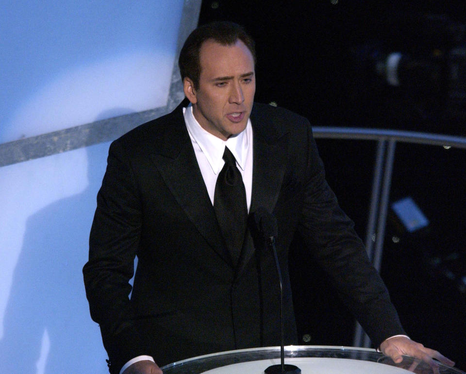 Nicolas Cage lors de sa dernière incursion en tant que présentateur aux Oscars lors de la 76e cérémonie organisée en 2004. (Photo de Michael Caulfield/WireImage)