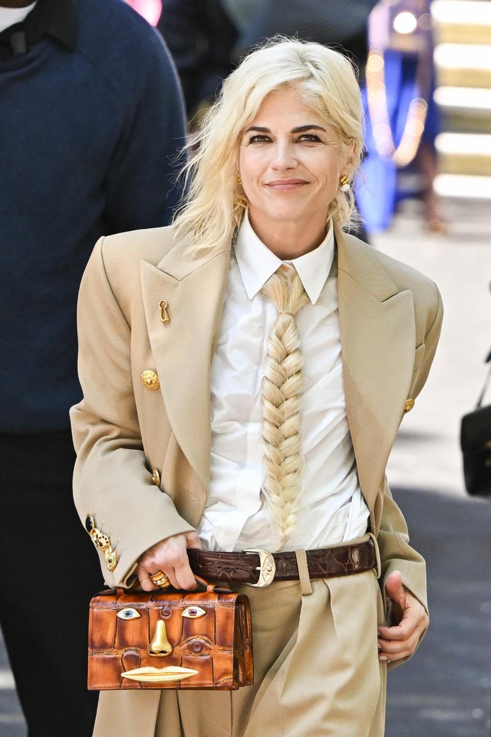 <h1 class="title">Schiaparelli: Outside - Paris Fashion Week - Haute Couture Fall/Winter 2024-2025</h1><cite class="credit">Stephane Cardinale - Corbis/Getty Images</cite>