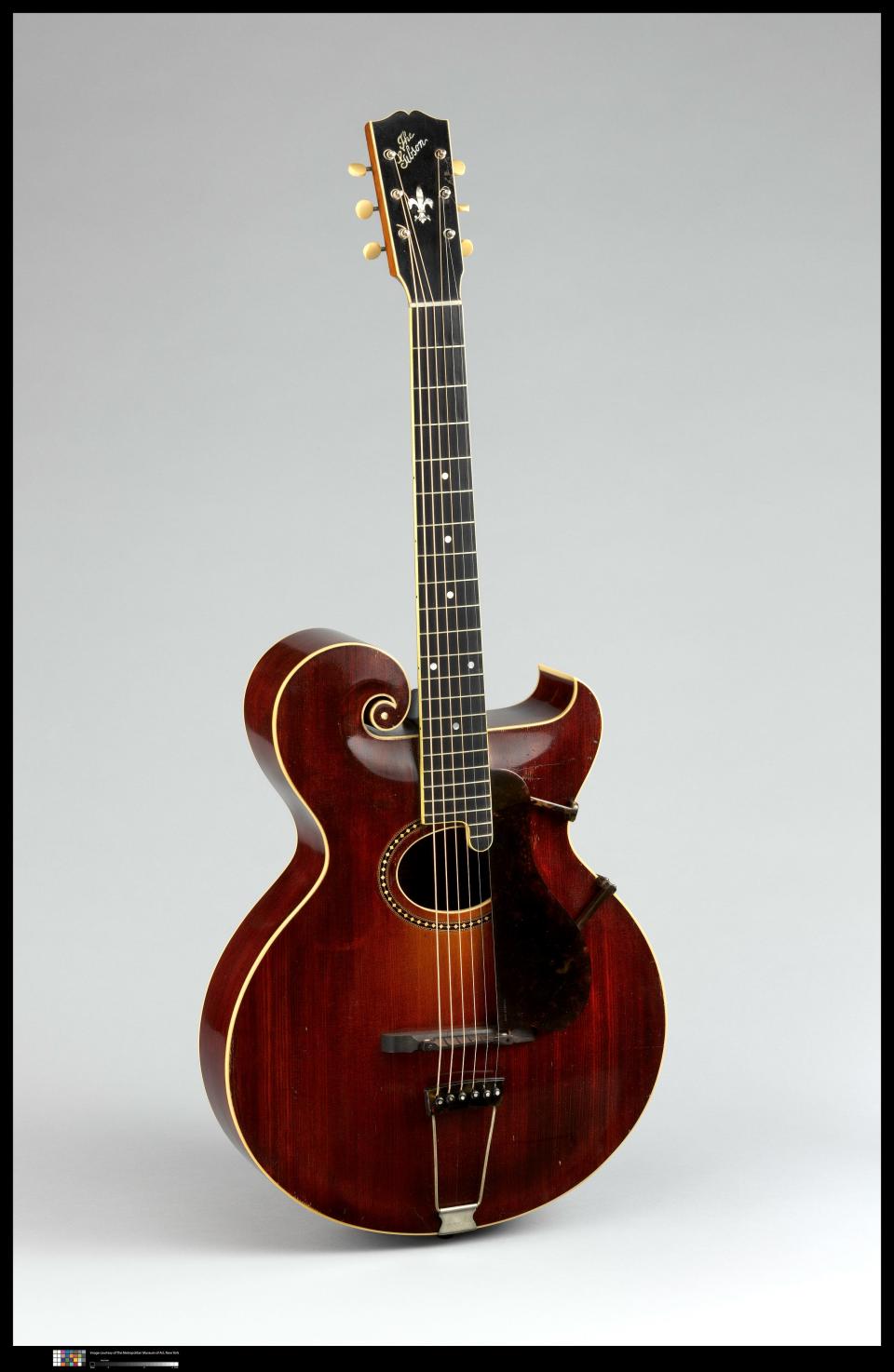 Archtop guitar, 1919. Maker Gibson Mandolin-Guitar Manufacturing Co., Ltd.