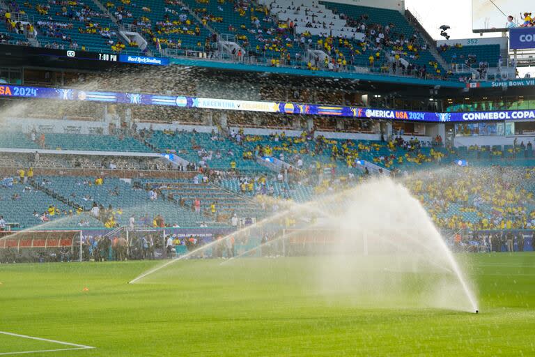 Todavía no pudo ingresar el público al estadio
