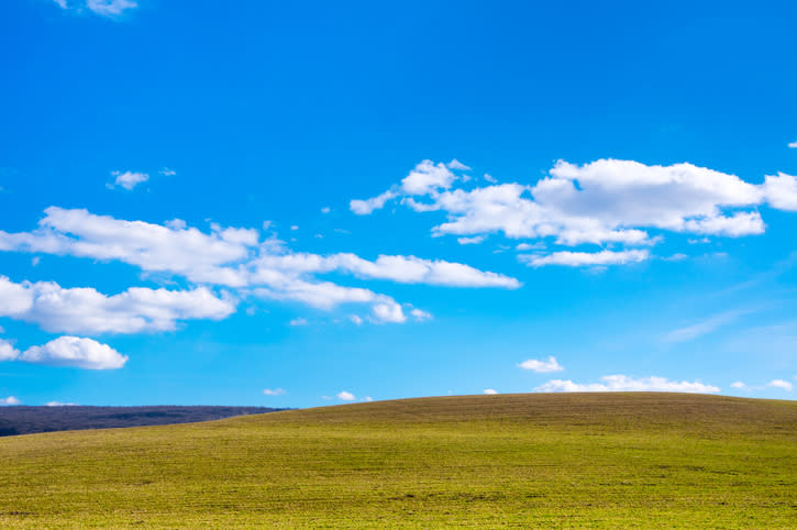 <p>Vengono definiti ‘legacy’ i sistemi operativi che un tempo erano molto diffusi e che oggi sono obsoleti. Parliamo ad esempio di Windows XP o di Windows 7, non più supportati dalla casa madre.(nella foto Getty Images: uno sfondo di Windows) </p>