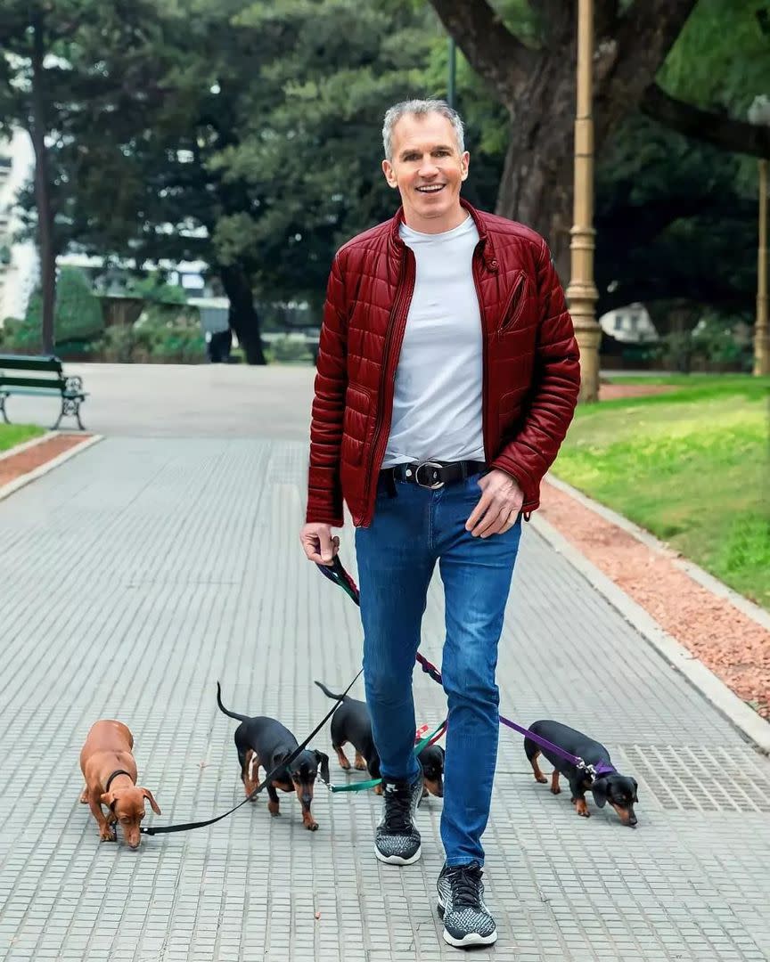 Esta es la última foto que posteó Ricardo Piñeiro con sus perritas