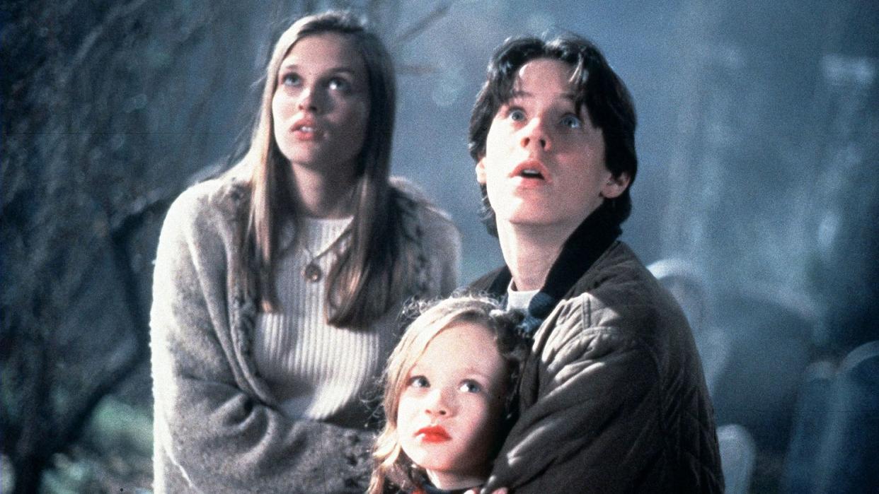 HOCUS POCUS US 1993 WALT DISNEY PICTURES OMRI KATZ VINESSA SHAW THORA BIRCH in 1993.