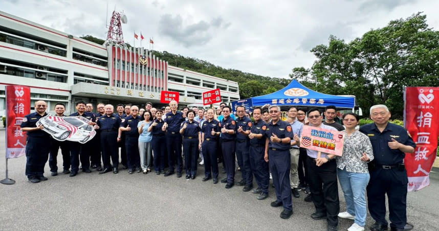 全國各地血庫如今告急，國道警察局則於警察節前夕舉辦捐血活動，用熱血充盈血庫。（圖／翻攝畫面）