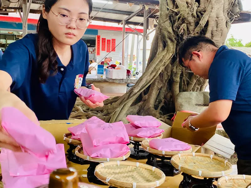 ▲七股後港天后宮舉行藥普，祭獻一帖帖中藥，為好兄弟進行藥懺與醫治（圖／記者張振興攝,2023,08,30）