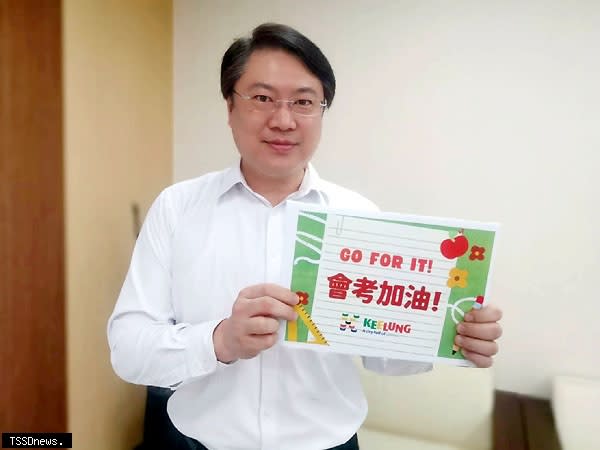 基隆市長林右昌特別為疫情中應試的考生加油打氣！（圖：教育處提供）