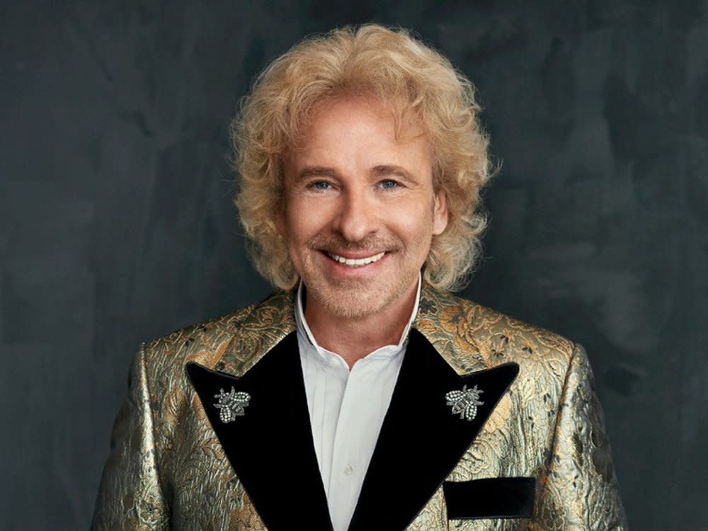 Moderator Thomas Gottschalk führt durch die Sondersendung "Wetten, dass..?" (Bild: ZDF / Tobias Schult)