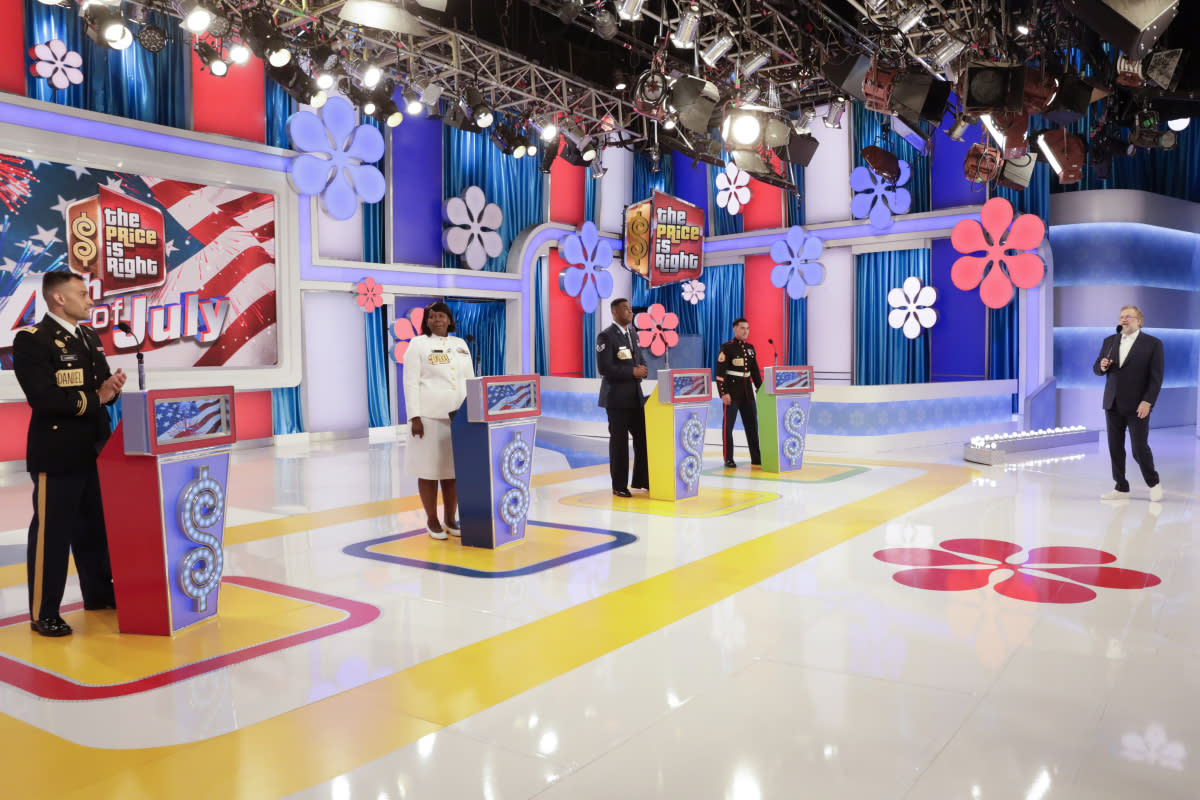 Carey hosts a special 4th of July episode of Price is Right (Photo: Cliff Lipson/CBS Broadcasting, Inc.)