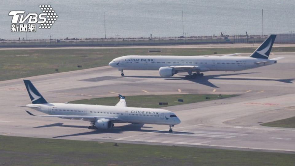 國泰航空警告機師跑道滑行太慢，幕後主因竟與鐘點費計算方式有關？（圖／達志影像路透社）