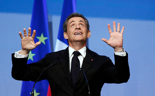 Bocciato alle primarie francesi, per Politico, Sarkò potrebbe tornare in auge dopo le elezioni, occupando lo spazio antieuropeista, visto che l'attuale situazione vede “l'esponente di centro-destra François Fillon probabilmente troppo noioso, il centrista Emmanuel Macron troppo ricco e privilegiato, la populista Le Pen emarginata e intrappolata nelle lotte di famiglia, e la sinistra politicamente morta”.