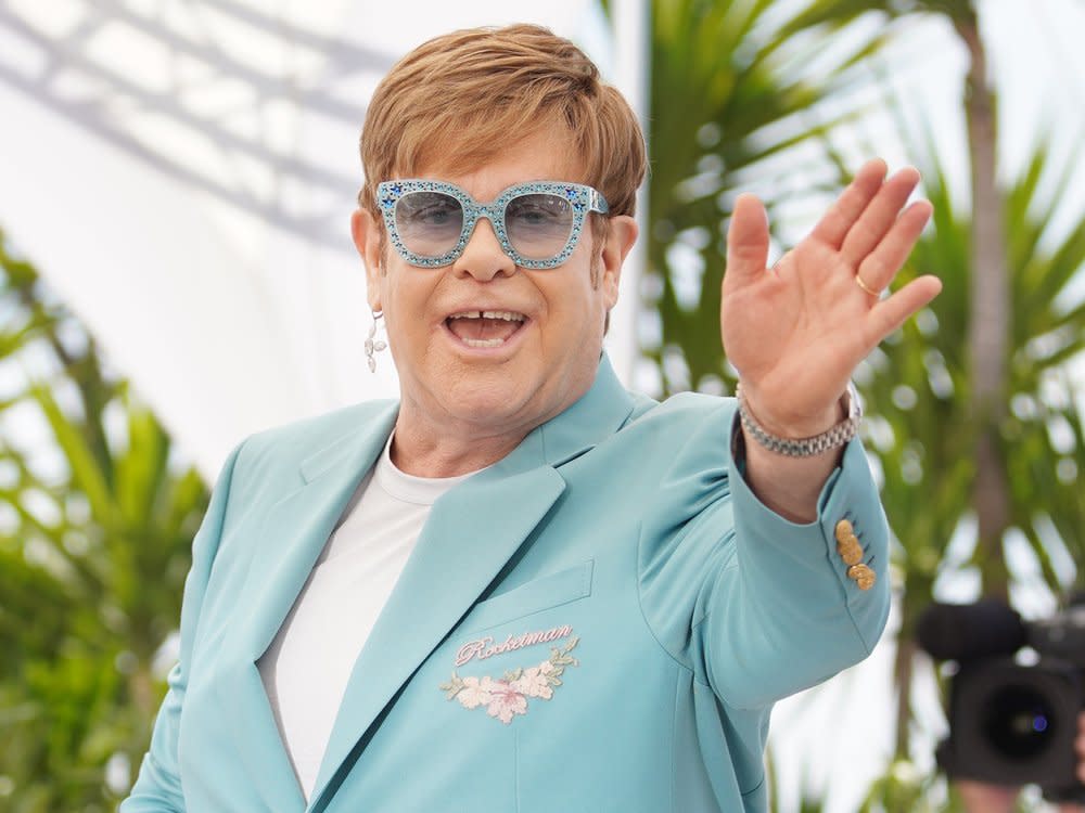 Elton John hat sich mit täglichem Laufen durch den Pool auf seinen großen Abschied vorbereitet. (Bild: Denis Makarenko/Shutterstock)