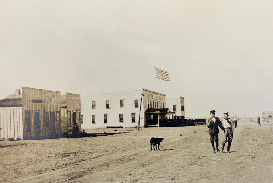 By the end of 1909, the Hotel Lorna was open in Soash with the office of the W. P. Soash Land Company next door.  The town also had a two-story concrete office and bank building, a general store, drug store, two barber shops, livery stable, school, and telephone and Western Union service.