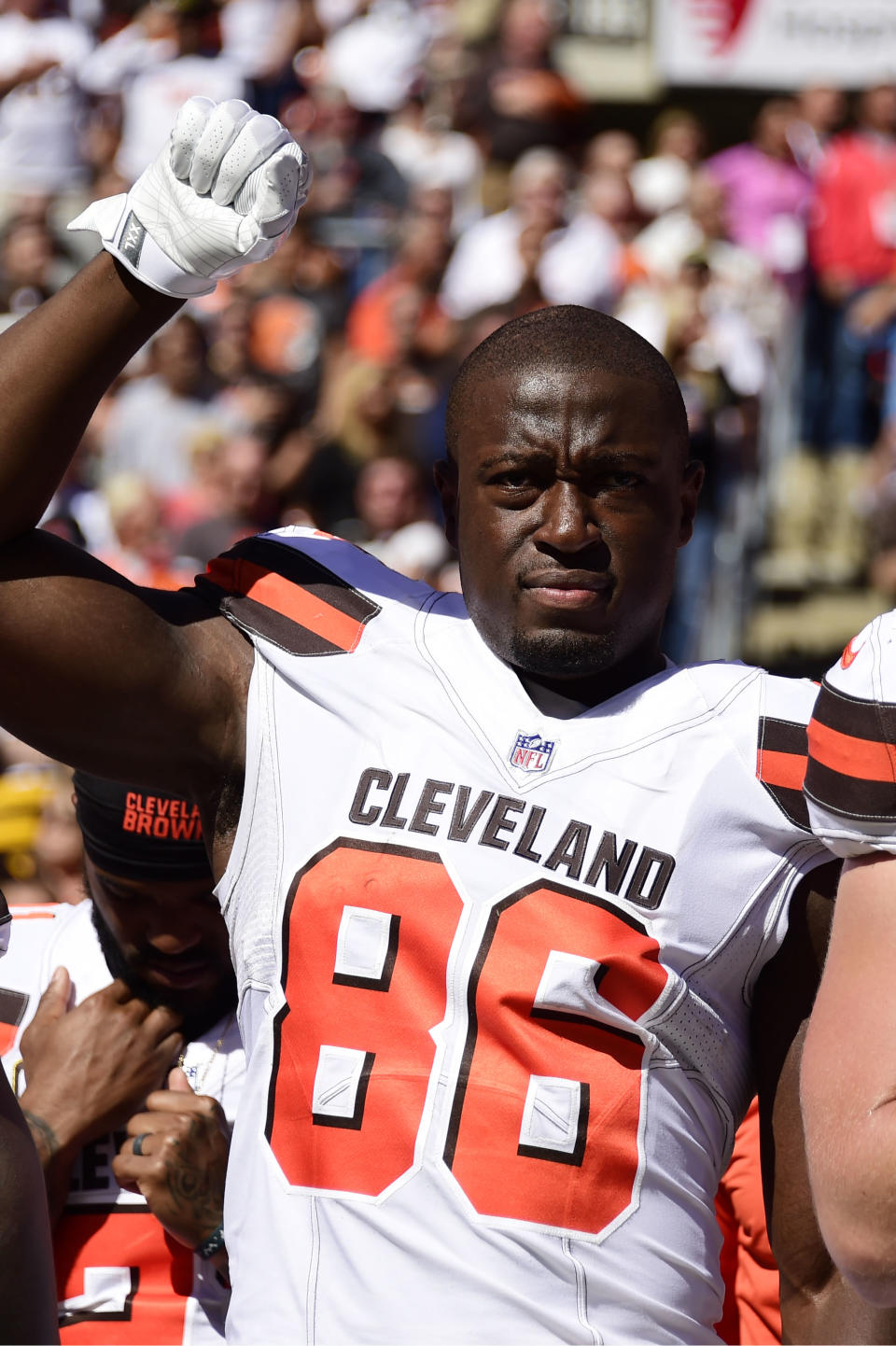 <p>Randall Telfer #86 of the Cleveland Browns raises a fist in the air durning the Nation Anthem before the game against the Cincinnati Bengals at FirstEnergy Stadium on October 1, 2017 in Cleveland, Ohio. (Photo by Jason Miller /Getty Images) </p>