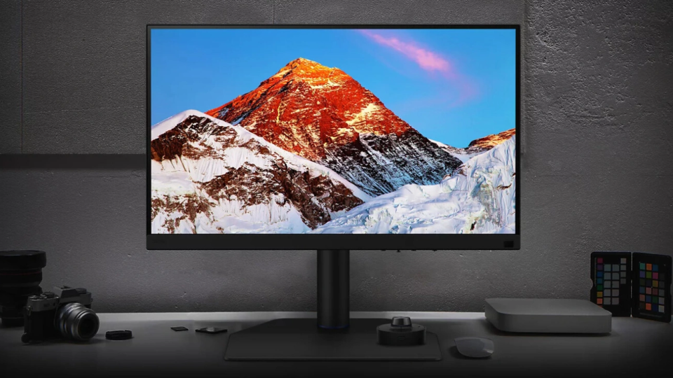 BenQ SW272U monitor