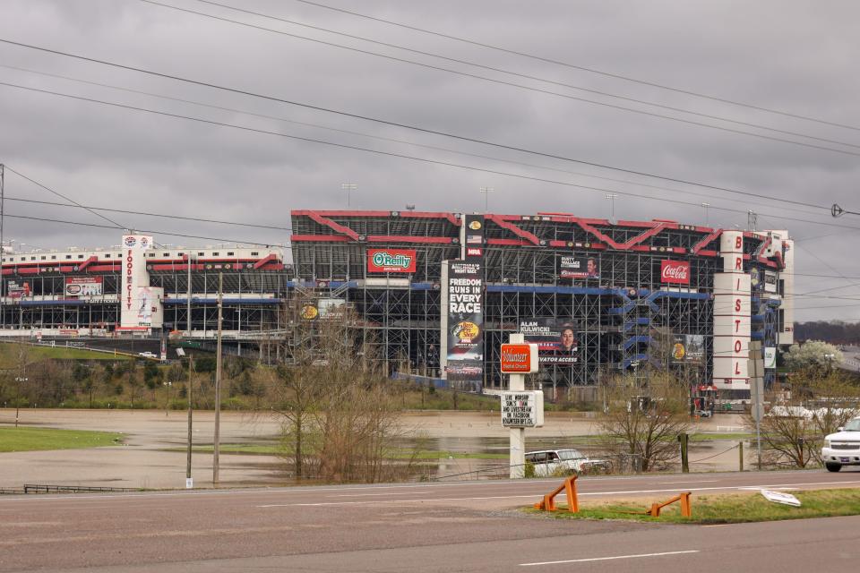 Bristol Motor Speedway will host Monday's Food City Dirt Race.