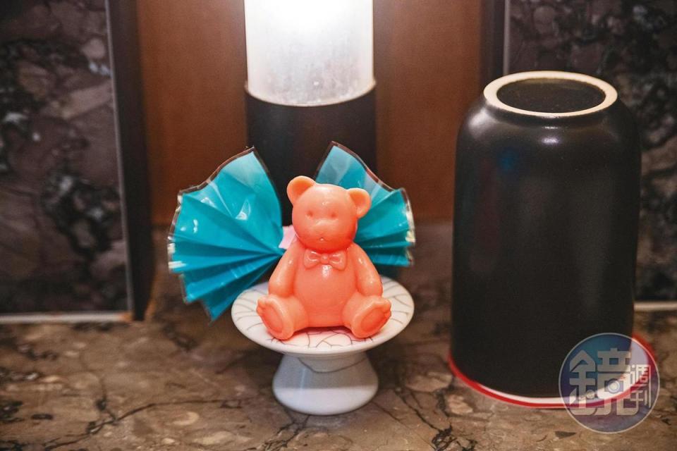 泰迪熊主題房裡洗手間的肥皂也是熊造型。