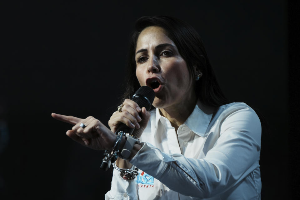 Luisa González, candidata presidencial del movimiento político Revolución Ciudadana, habla durante un evento de campaña antes de las elecciones anticipadas programadas para el 20 de agosto en Quito, Ecuador, el miércoles 16 de agosto de 2023. (AP Foto/Dolores Ochoa)