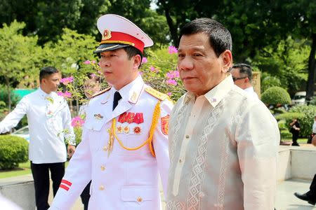 Philippines President Rodrigo Duterte (R) attends a wreath laying ceremony at Monument of National Heroes and Martyrs in Hanoi, Vietnam, September 29, 2016. REUTERS/Minh Hoang/Pool