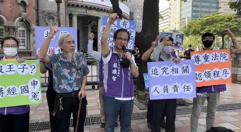 蘇煥智今（5）日表示，將於明天前往台北高等行政法院提出假處分，要求撤銷章孝嚴特權認領、選票改回「章萬安」。（圖／翻攝自蘇煥智臉書）