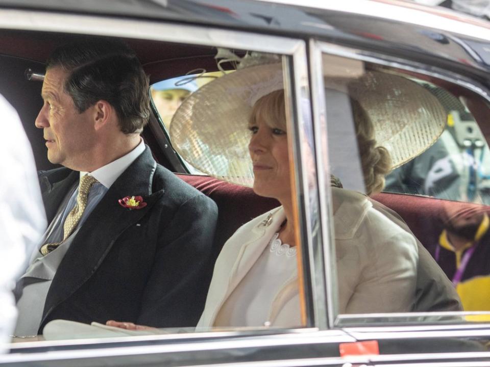 Olivia Williams und Dominic West als Camilla und Charles. (Bild: imago images/SWNS)