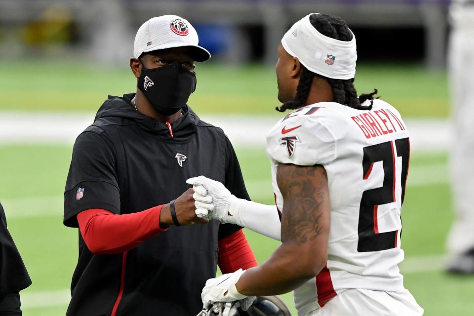 MINNEAPOLIS, MINNESOTA - OCTOBER 18: Interim head coach Raheem Morris of the Atlanta Falcons meets with Todd Gurley #21 before the game against the Minnesota Vikings at U.S. Bank Stadium on October 18, 2020 in Minneapolis, Minnesota. (Photo by Hannah Foslien/Getty Images)