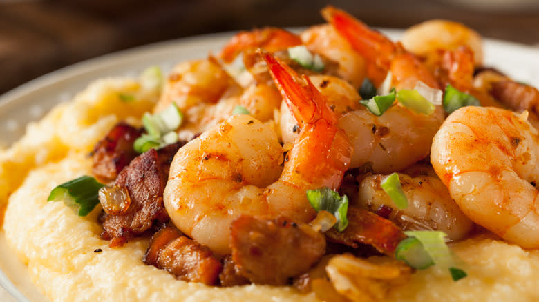 shrimp and grits in a bowl