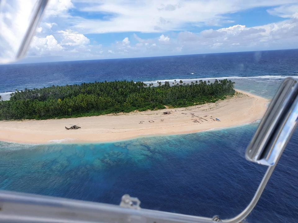 Sur cette photo prise en 2020 lors d’un précédent sauvetage à l’aide d’un message (« SOS »), on peut se rendre compte de la taille de cette île et de son isolement dans l’océan Pacifique.