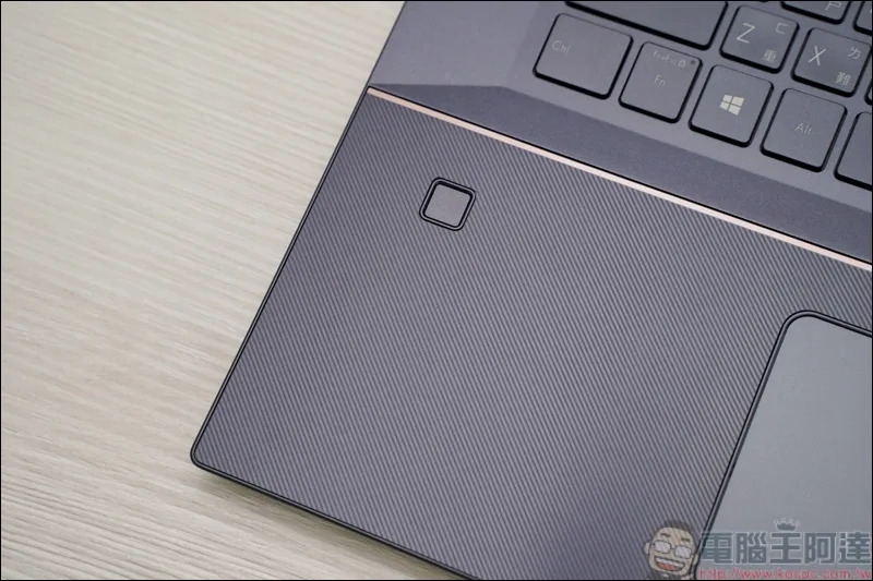 ASUS ProArt StudioBook 17 (H700) 開箱