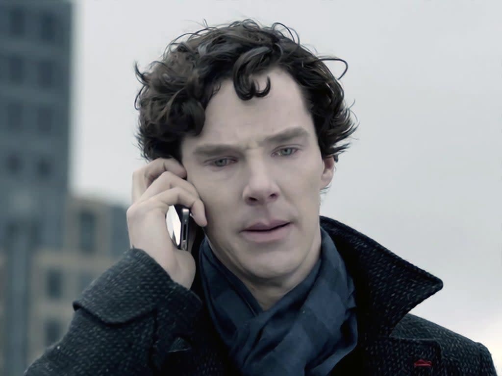 Last call: Benedict Cumberbatch pre-rooftop swan dive in ‘The Reichenbach Fall' (BBC)