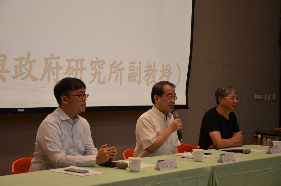 政治大學勞工研究所教授成之約主持新北勞動議題研討會。   圖：新北市勞工局提供