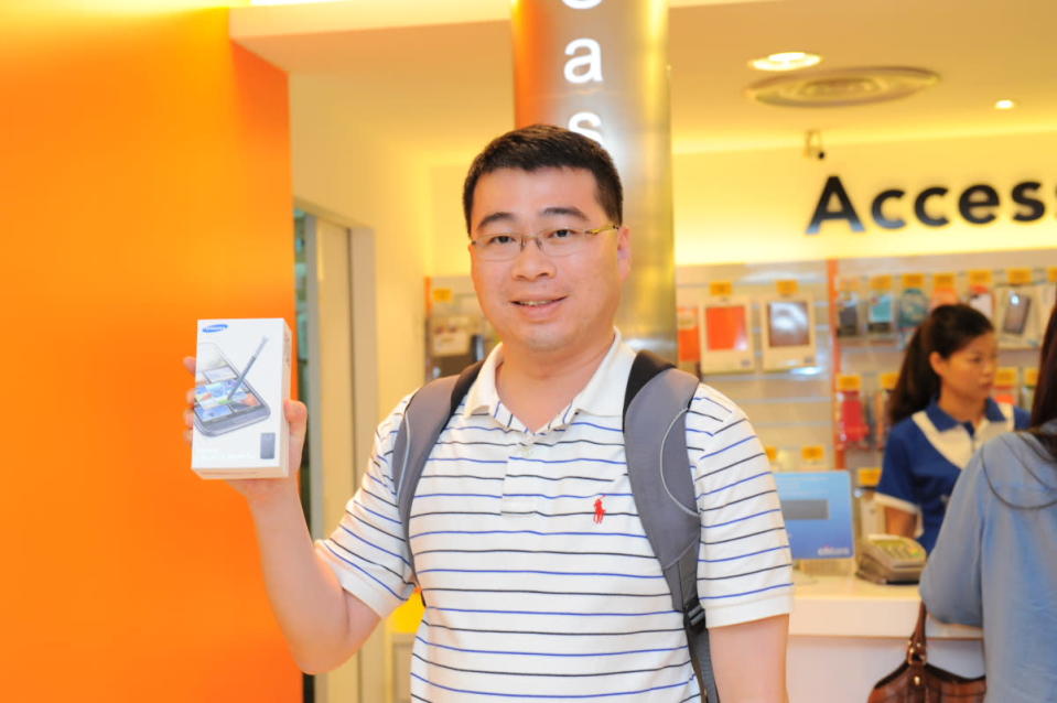 First customer in line at M1 Paragon, Ron, 33, with his new Samsung GALAXY Note II