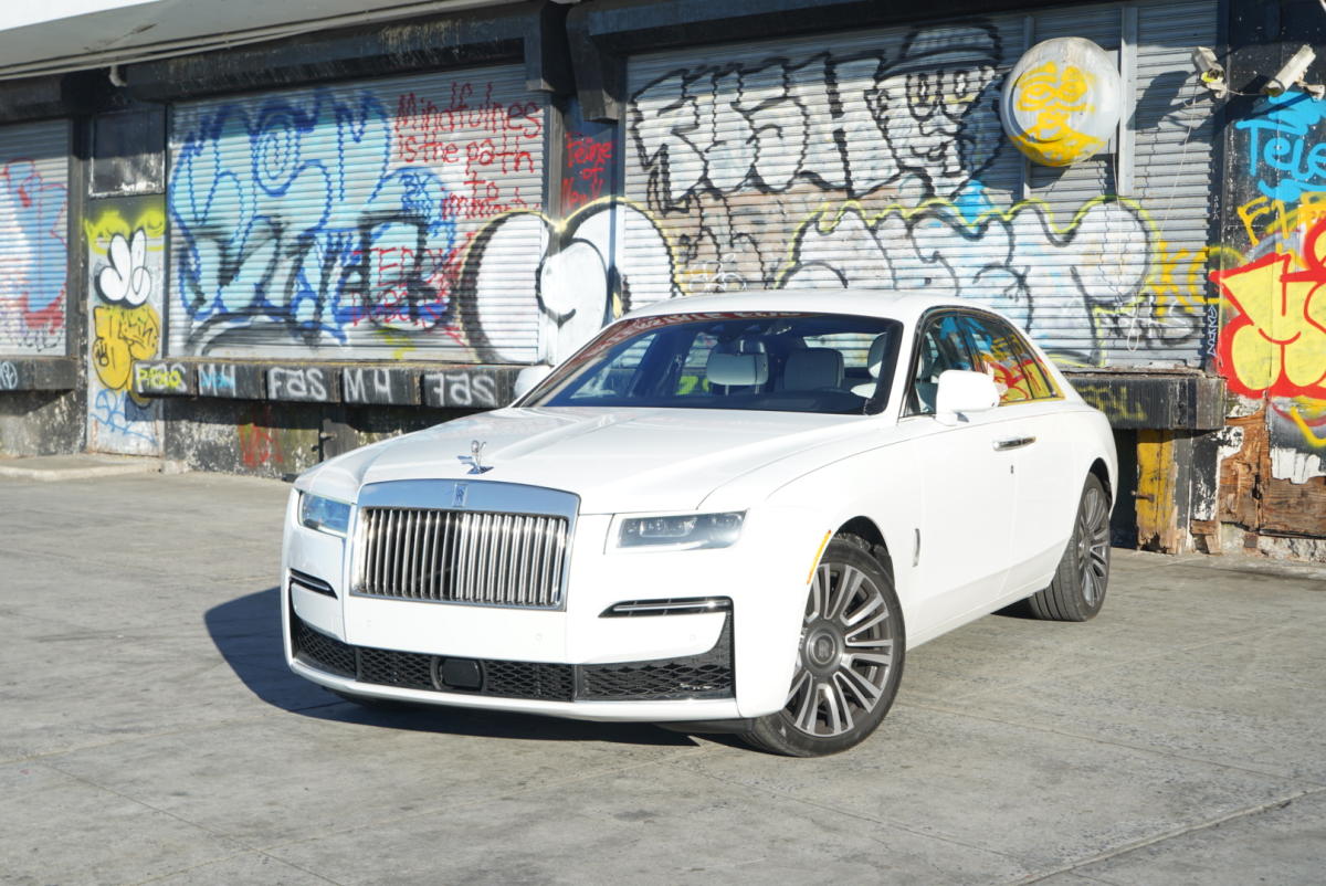 2021 Rolls-Royce Ghost Drive: a Lesson in Opulence and Worthiness