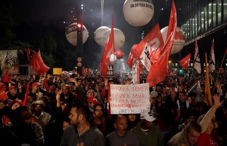 People attend a protest against the conviction on corruption charges of former president Luiz Inacio Lula da Silva, in Sao Paulo, Brazil July 20, 2017. REUTERS/Paulo Whitaker