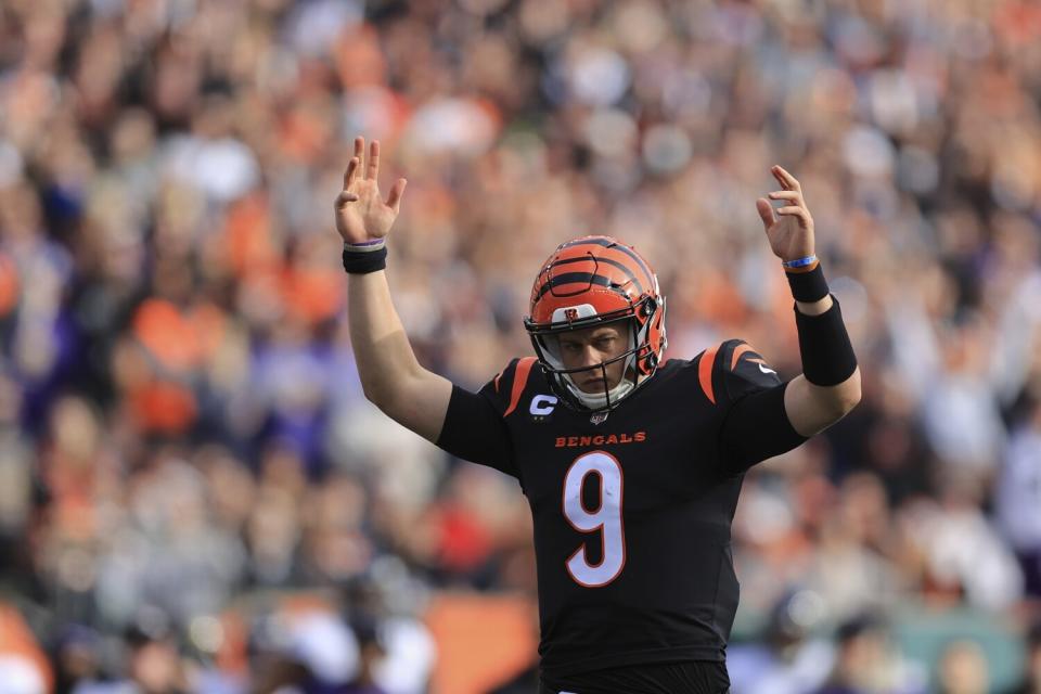 Cincinnati quarterback Joe Burrow (9) signals touchdown after the Bengals scored.