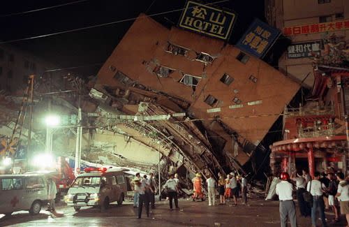 921大地震倒塌的東星大樓，如今也已重建完成。（圖／翻攝自維基百科）